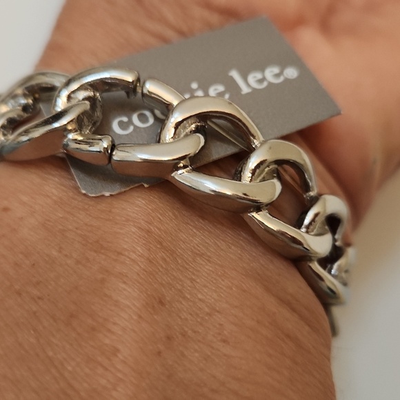 NWT Cookie Lee Silver Metal Flower Bracelet - Picture 2 of 8